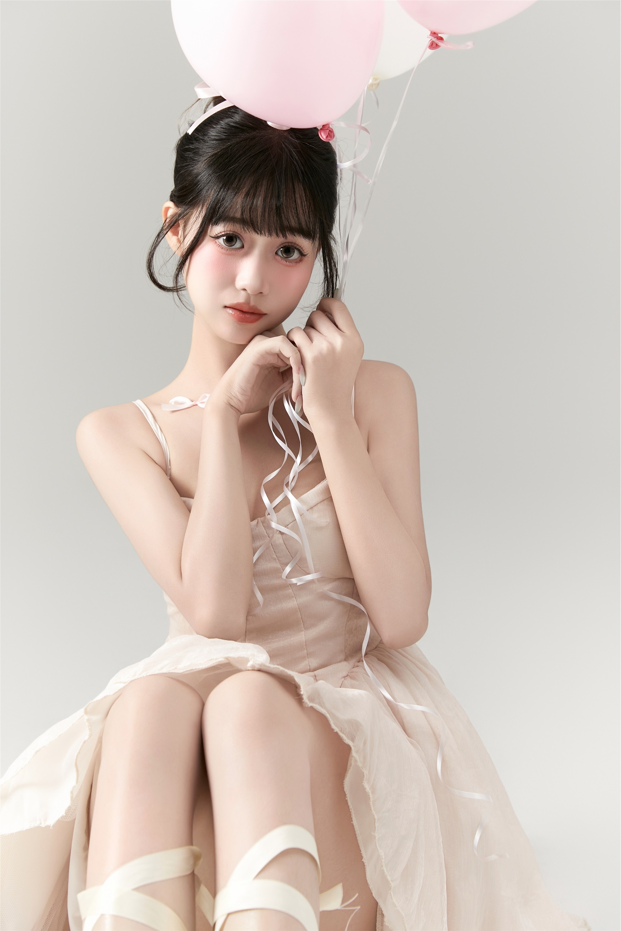 YITUYU艺图语 2025.01.01 芭蕾少女生日写真 菠萝包